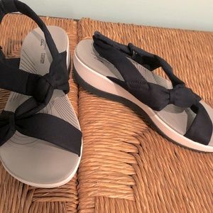 Clarks, women’s sandals, cloudsteppers